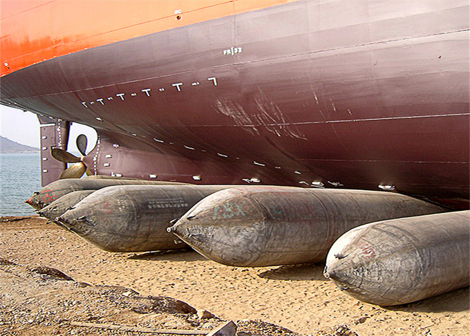 Ναυπηγική ξηρών αποβαθρών που επισκευάζει τους αερόσακους διογκώσιμο 1 προώθησης σκαφών