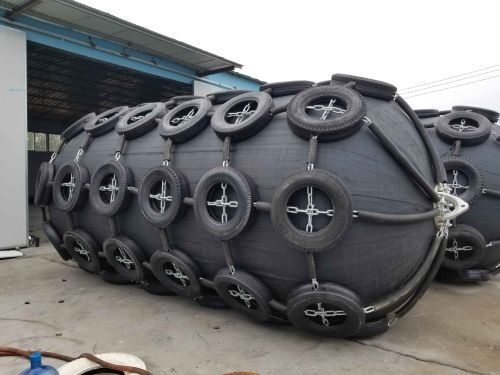 Ποιότητα Eversafe Marine Pneumatic Rubber Fender Floating Black 50Kpa εργοστάσιο