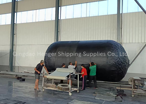 Ποιότητα ISO 17357 Certified Pneumatic Rubber Fender with Natural Rubber Cover and 50Kpa/80kpa Working Pressure εργοστάσιο