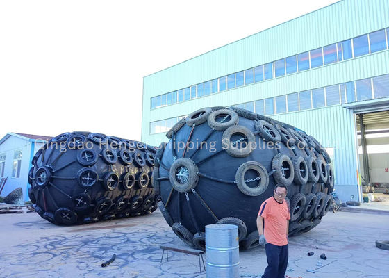 Ποιότητα Μαύρο 2000x4000mm Πνευματικό ελαστικό φέντερ με αλυσίδα και ελαστικό 50kpa για βάρκα εργοστάσιο