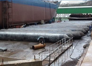 Ποιότητα μαύροι φουσκωτοί θαλάσσιοι αερόσακοι από καουτσούκ που εκτοξεύουν διάσωσης εργοστάσιο