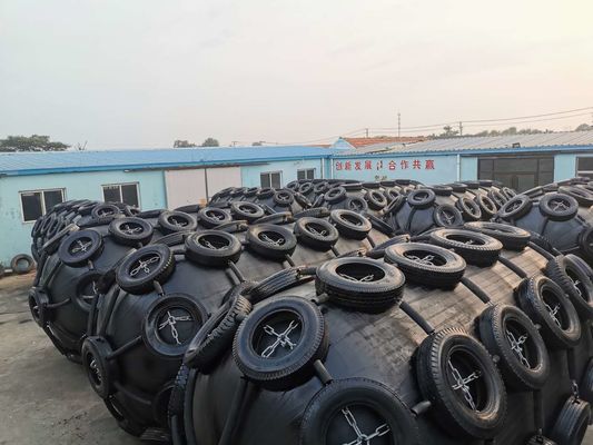 Ποιότητα Yokohama Marine Pneumatic Rubber Fender 80kpa 3,3*6,5m με δίχτυ αλυσίδας εργοστάσιο