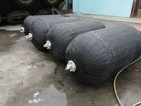 Ποιότητα Τύπος σφεντόνας Πνευματικό φτερό Προστατευτικός εξοπλισμός Λαστιχένιο φτερό αποβάθρας εργοστάσιο