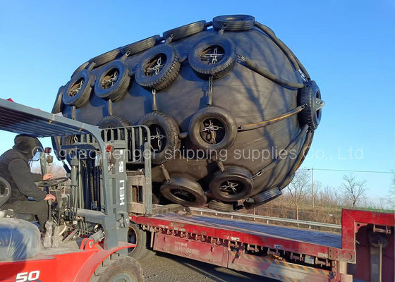 Ποιότητα Μαύρο θαλάσσιο πνευματικό λαστιχένιο κιγκλίδωμα 50kpa 3.3*6.5m με το δίκτυο αλυσίδων εργοστάσιο