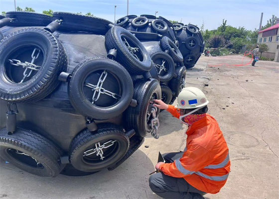 Ποιότητα Yokohama Floating Ship Pneumatic Rubber Fender 3.3*6.5M 50kpa With Chain Tire εργοστάσιο