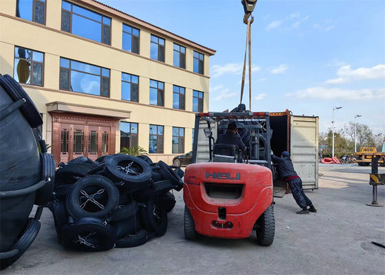 Ποιότητα Πλωτή Κατασκευή 2.0*3.5-2.5*4.0m ISO17357 Ship-to-Ship 50kpa/80kpa Πνευματικό Ελαστικό Προφυλακτήρα Yokohama εργοστάσιο