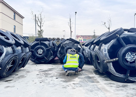 Ποιότητα Προστατευτικό πλωτό φράγμα ναυτιλίας γεμισμένο με αφρό υψηλής απορροφητικότητας ενέργειας, που παρέχει ενισχυμένη αντοχή στην κρούση για την πρόσδεση πλοίων. εργοστάσιο