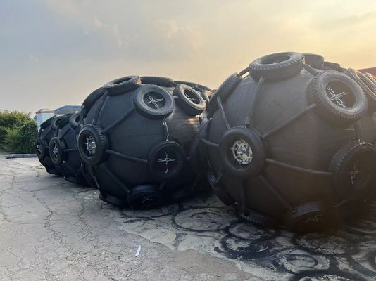 Ποιότητα Καλής ποιότητας STS 50Kpa Μαύρο Πνευματικό Φεντερ από καουτσούκ Φεντερ τύπου Yokohama εργοστάσιο