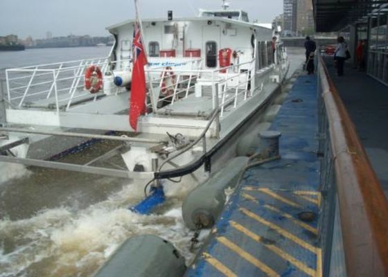 Ποιότητα Πολυ γεμισμένο αφρός κιγκλίδωμα επιλογής χρώματος με το ελαστικό αυτοκινήτου και αλυσίδα που προστατεύει το μανίκι εργοστάσιο