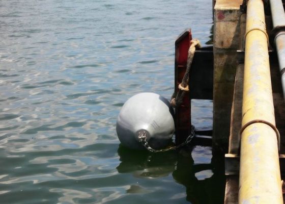 Ποιότητα Polyurea ψεκάζοντας κιγκλιδώματα αποβαθρών επιστρώματος διογκώσιμα με το δίκτυο αλυσίδων και ελαστικών αυτοκινήτου εργοστάσιο