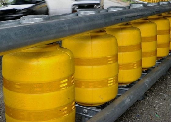 Ποιότητα PU εμπόδιο κυλίνδρων εθνικών οδών εμποδίων κυλίνδρων ασφάλειας αφρού/κυκλοφορίας της EVA για το ατύχημα - επιρρεπείς δρόμοι εργοστάσιο