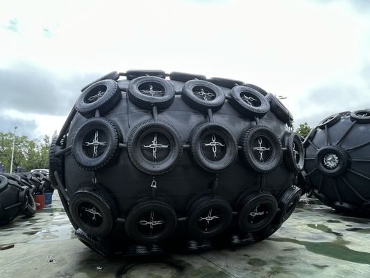 Ποιότητα Διάρκεια ζωής 8 έως 15 έτη Προϊόντα θαλάσσιων προφυλακτήρων Yokohama Fender με δίχτυ αλυσίδας ελαστικών που προσφέρουν ανώτερη απορρόφηση κρούσης εργοστάσιο