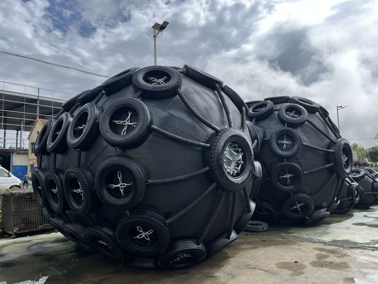 Ποιότητα Διάρκεια ζωής 8 έως 15 έτη Προϊόντα θαλάσσιων προφυλακτήρων Yokohama Fender με δίχτυ αλυσίδας ελαστικών που προσφέρουν ανώτερη απορρόφηση κρούσης εργοστάσιο