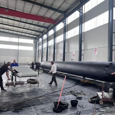 Ποιότητα CB T 3837 Ναυτικός ελαστικός αερόσακος με 4 έως 12 στρώματα που παρέχουν ανθεκτική υποστήριξη για τον χειρισμό και την αποβάθμιση των ναυτικών σκαφών εργοστάσιο