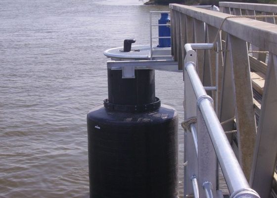 Ποιότητα Υψηλής επίδοσης γεμισμένα αφρός προσαρμοσμένα κιγκλίδωμα κιγκλιδώματα βαρκών αποβαθρών μαύρα εργοστάσιο