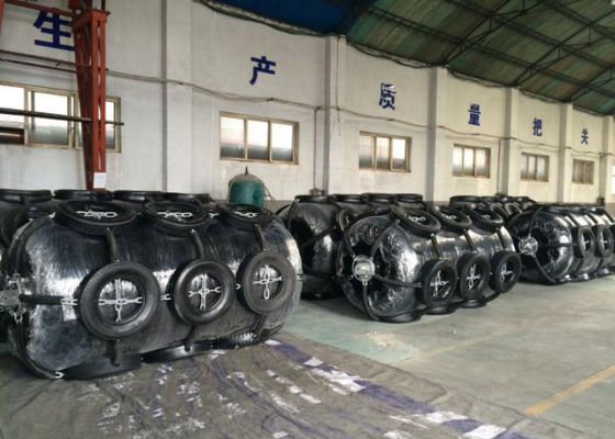 Ποιότητα Γεμισμένο αφρός θαλάσσιο doughnut κιγκλίδωμα με την καλή εναντίον της σύγκρουσης εύκολη εγκατάσταση απόδοσης εργοστάσιο