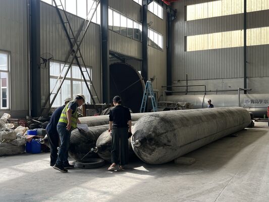 Ποιότητα Marine Rubber Airbag with High Grip Surface Pattern for Stable Shipyard Positioning in 0.8-3 M Diameter and 4-25 M Length εργοστάσιο