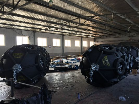 Ποιότητα Πνευματικά λαστιχένια θαλάσσια κιγκλιδώματα προφυλακτήρων αποβαθρών εναντίον της σύγκρουσης εργοστάσιο