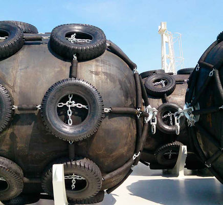Ποιότητα 50kpa υποβρύχιο πνευματικό λαστιχένιο κιγκλίδωμα Yokohama κιγκλιδωμάτων τύπων σφεντονών για την προσόρμιση σκαφών εργοστάσιο