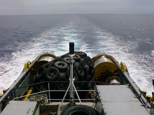 Ποιότητα 50kpa υποβρύχιο πνευματικό λαστιχένιο κιγκλίδωμα Yokohama κιγκλιδωμάτων τύπων σφεντονών για την προσόρμιση σκαφών εργοστάσιο