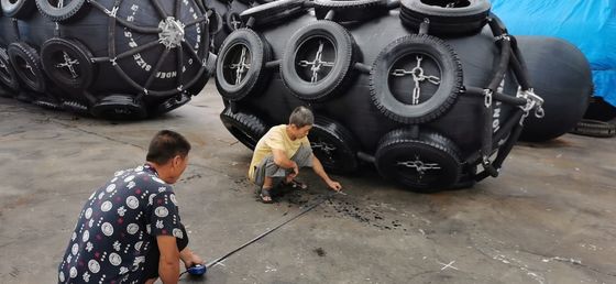 Ποιότητα Πνευματικά λαστιχένια κιγκλιδώματα βαρκών με το ελαστικό αυτοκινήτου και την αλυσίδα εργοστάσιο