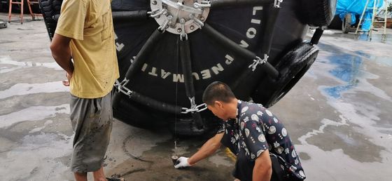 Ποιότητα Πνευματικό επιπλέον υποβρύχιο πνευματικό λαστιχένιο κιγκλίδωμα Yokohama κιγκλιδωμάτων εργοστάσιο