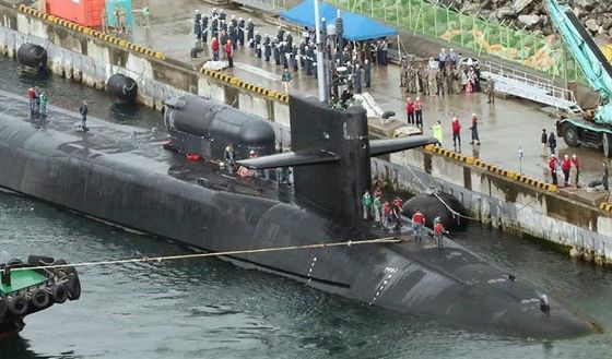 Ποιότητα ΤύπωνⅥ υδρο πνευματική τύπων κιγκλιδωμάτων ρόδα αλυσίδων κιγκλιδωμάτων πολεμικών πλοίων πνευματική λαστιχένια εργοστάσιο