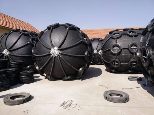 Ποιότητα Δίκτυα σχοινιών που επιπλέουν το πνευματικό λαστιχένιο κιγκλίδωμα τύπων δ κιγκλιδωμάτων κιγκλιδωμάτων πνευματικό θαλάσσιο εργοστάσιο