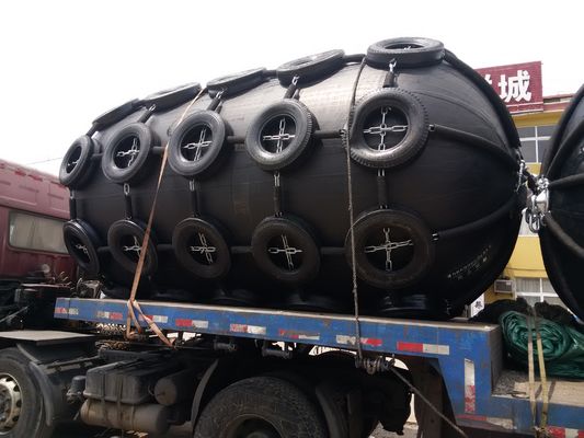 Ποιότητα Δίκτυα σχοινιών που επιπλέουν το πνευματικό λαστιχένιο κιγκλίδωμα τύπων δ κιγκλιδωμάτων κιγκλιδωμάτων πνευματικό θαλάσσιο εργοστάσιο