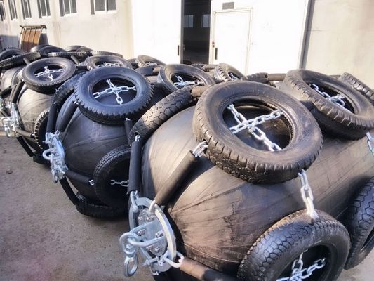 Ποιότητα Διογκώσιμο επιπλέον πνευματικό θαλάσσιο λαστιχένιο κιγκλίδωμα Yokohama με το δίκτυο αλυσίδων εργοστάσιο