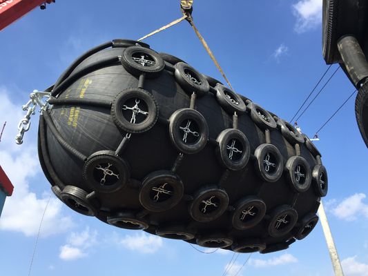 Ποιότητα Ραβδωτοί Yokohama θαλάσσιοι λαστιχένιοι προφυλακτήρες γωνιών αποβαθρών κιγκλιδωμάτων θαλάσσιοι εργοστάσιο