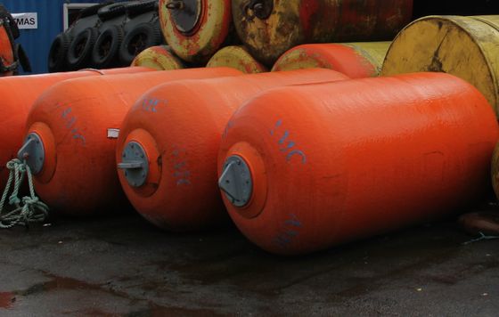 Ποιότητα Θαλάσσιο στερεό κιγκλίδωμα επιπλεουσών αποβαθρών κιγκλιδωμάτων της EVA γεμισμένο αφρός κυλινδρικό λαστιχένιο εργοστάσιο