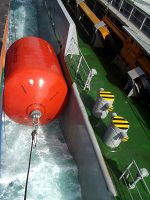 Ποιότητα Hot Dip Galvanized Foam Filled Fender with High Energy Absorption and Maintenance-free Design for Marine Vessel Protection εργοστάσιο