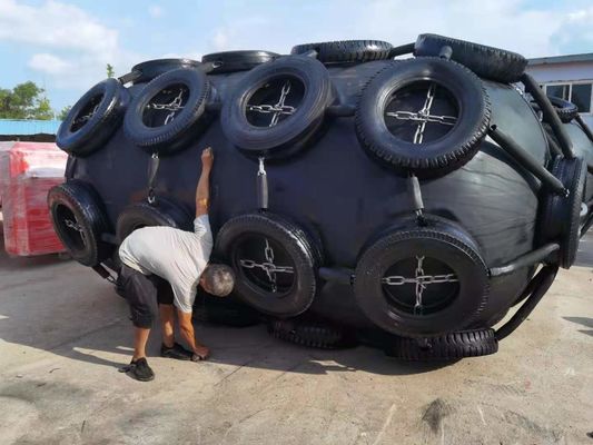 Ποιότητα Θαλάσσιο πνευματικό λαστιχένιο κιγκλίδωμα Yokohama κιγκλιδωμάτων διογκώσιμο επιπλέον με το δίκτυο αλυσίδων εργοστάσιο