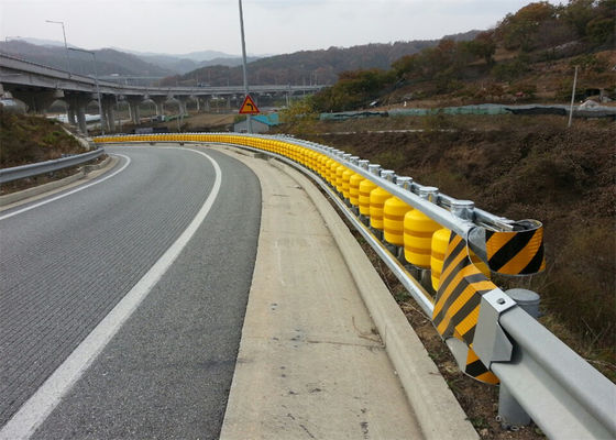 Ποιότητα EVA Yellow Safety Roller Barrier Highway Περιστρεφόμενος εργοστάσιο