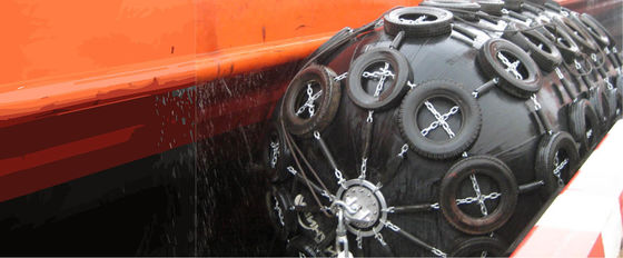 Ποιότητα Κιγκλίδωμα αφρού της Eva επιπλεουσών αποβαθρών πολυουρεθάνιου για την προστασία βαρκών εργοστάσιο