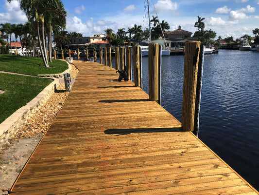 Ποιότητα Κιγκλίδωμα αφρού της Eva επιπλεουσών αποβαθρών πολυουρεθάνιου για την προστασία βαρκών εργοστάσιο